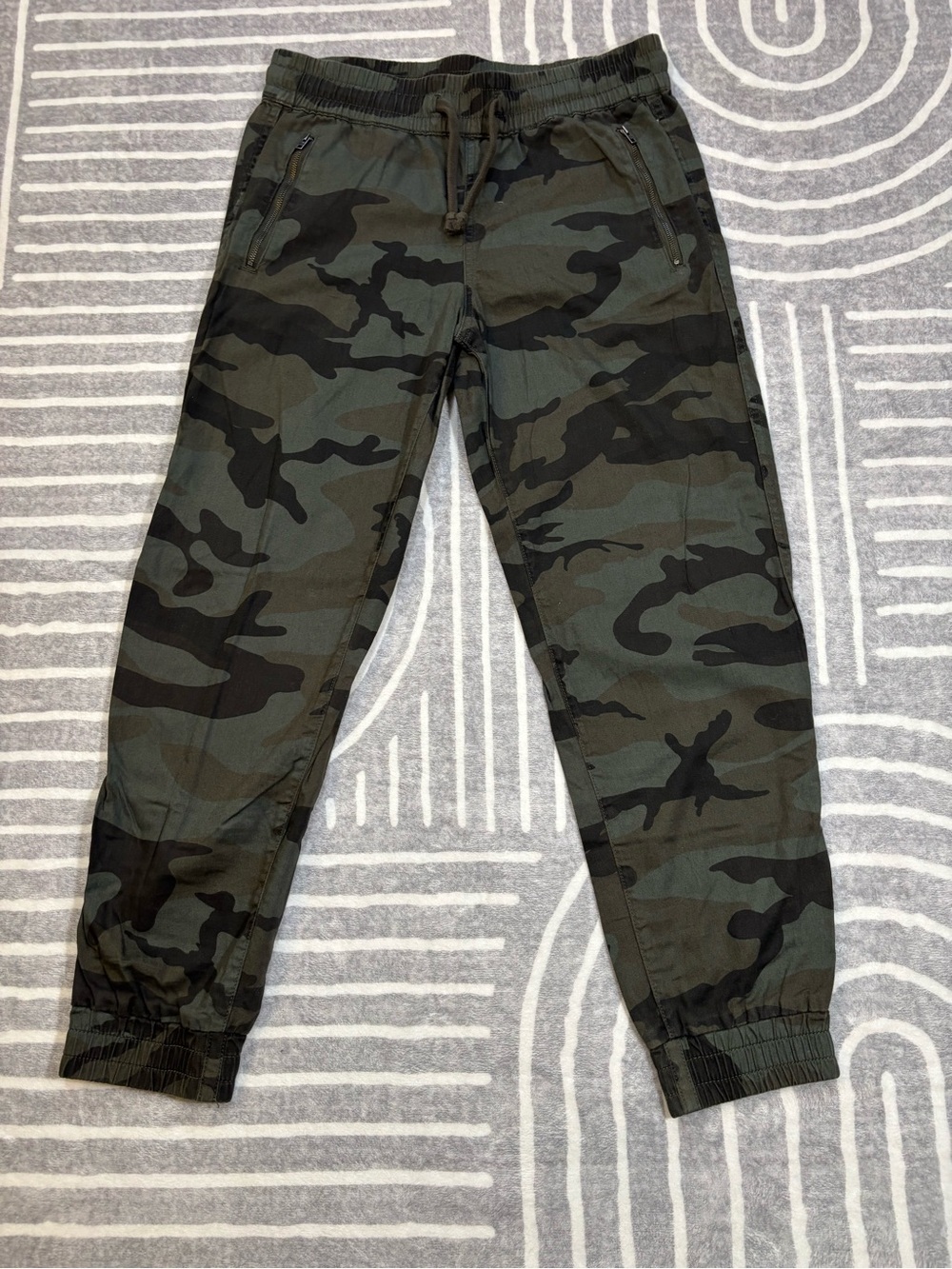 TNA Aritzia Camo Joggers, Medium, Army Green, Camo Green, Streetwear - Picture 7 of 8